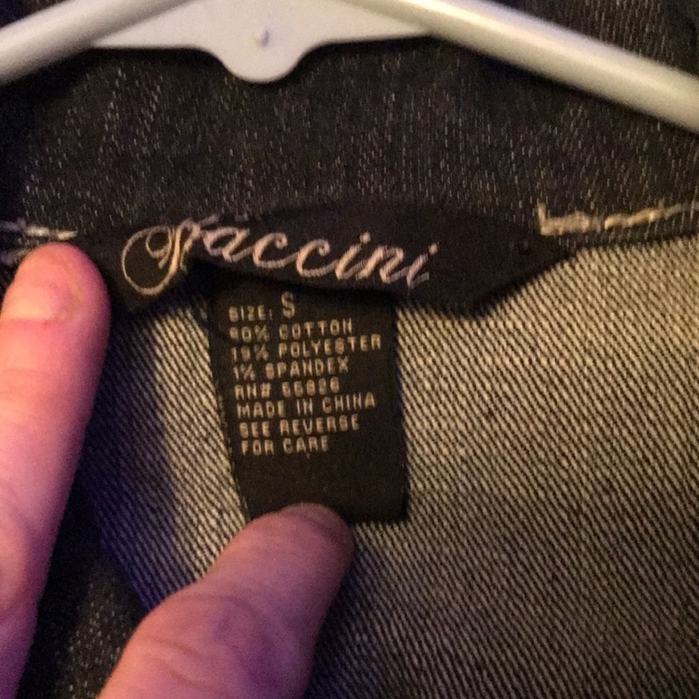 Jean jacket never worn ! Size small - Picture 2 of 3